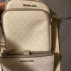 MICHAEL KORS CROSS BODY AND MATCHING WALLET